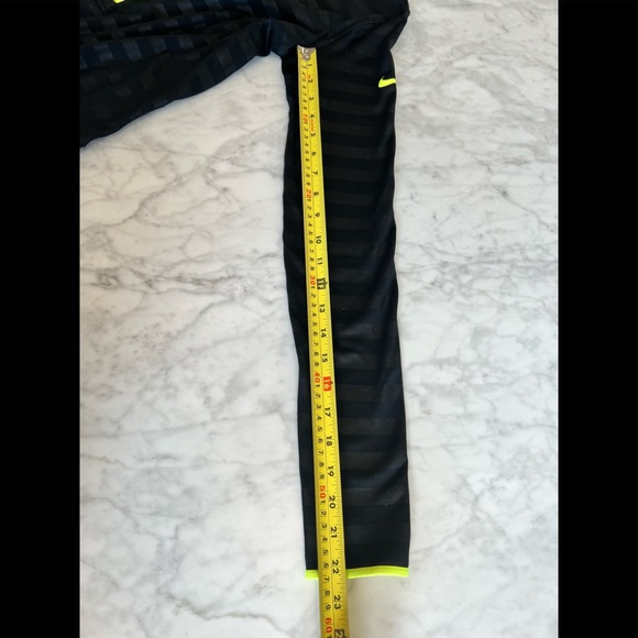 Nike Dry Fit half zip - Picture 5 of 7